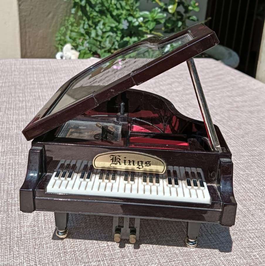 Kings Grand Piano Music Jewellery Trinket Box - Good Working Condition