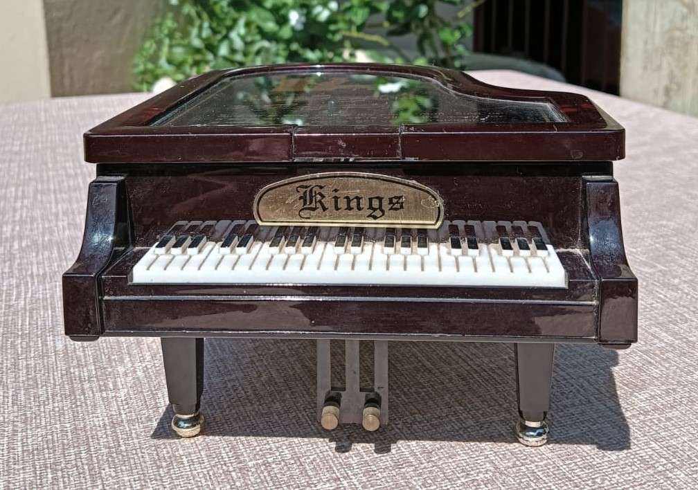 Kings Grand Piano Music Jewellery Trinket Box - Good Working Condition