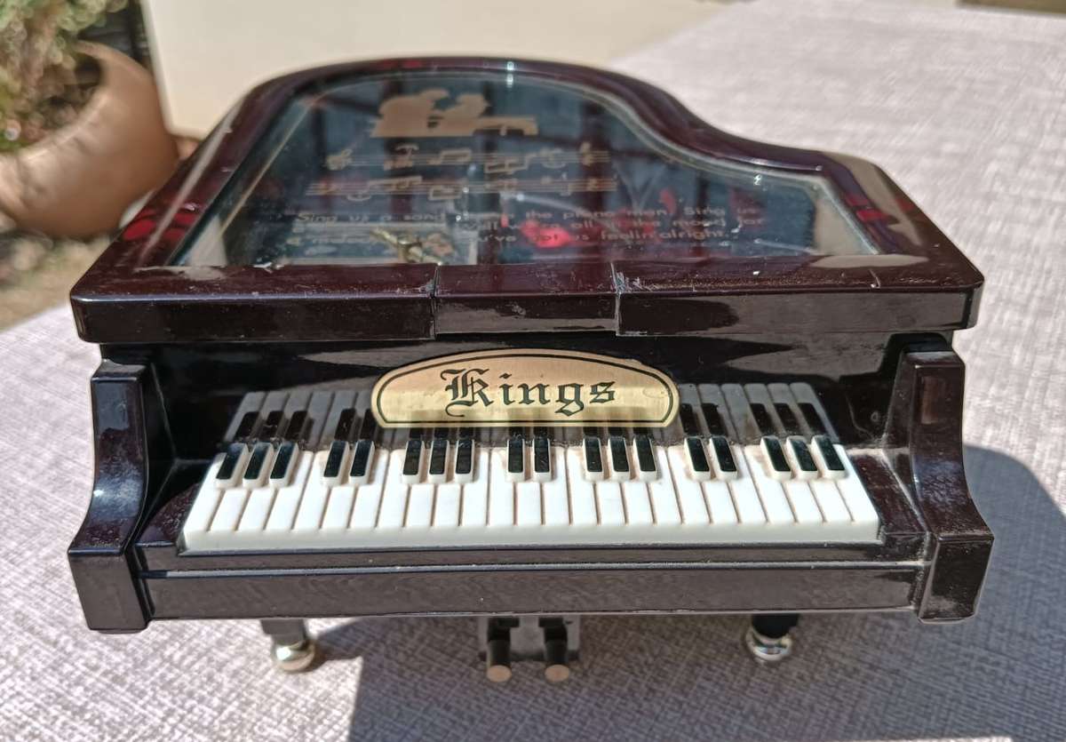 Kings Grand Piano Music Jewellery Trinket Box - Good Working Condition