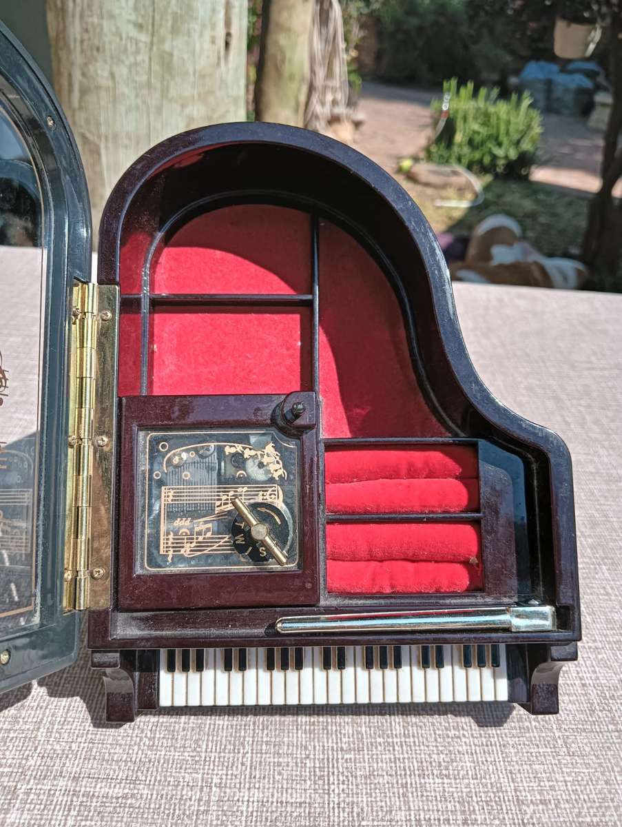 Kings Grand Piano Music Jewellery Trinket Box - Good Working Condition