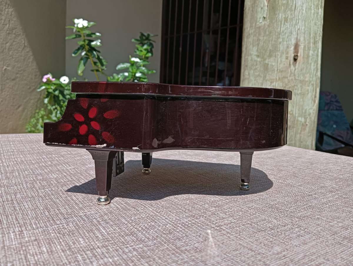 Kings Grand Piano Music Jewellery Trinket Box - Good Working Condition