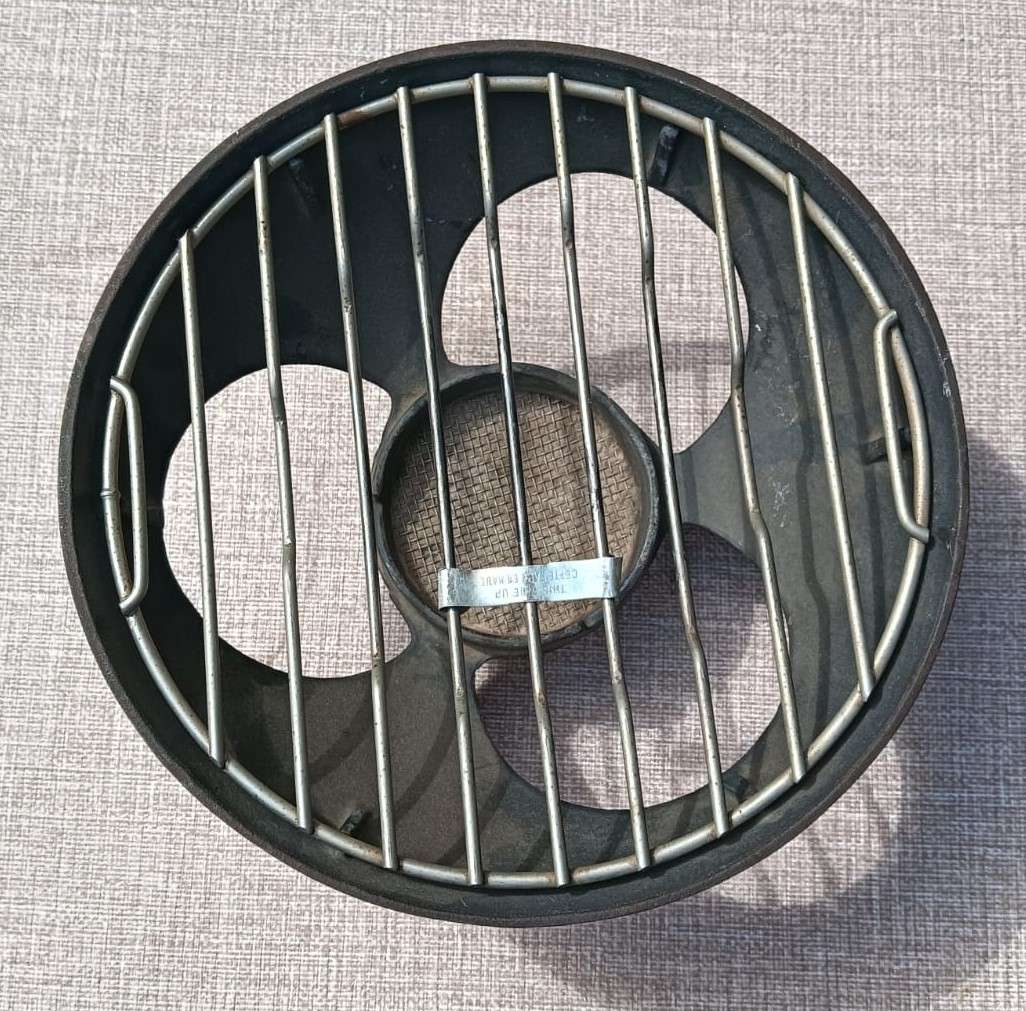 VINTAGE 1970S LE CREUSET FRANCE CAST IRON FONDUE STAND - GRILL IN TACT BUT NO BURNER