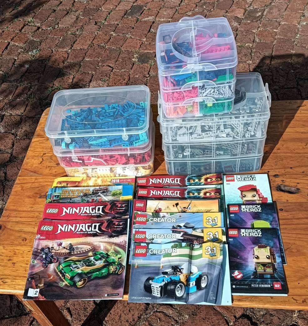 Lego 2.7kg Batch Colour Organised into Nice Plastic Containers with some Associated Booklets