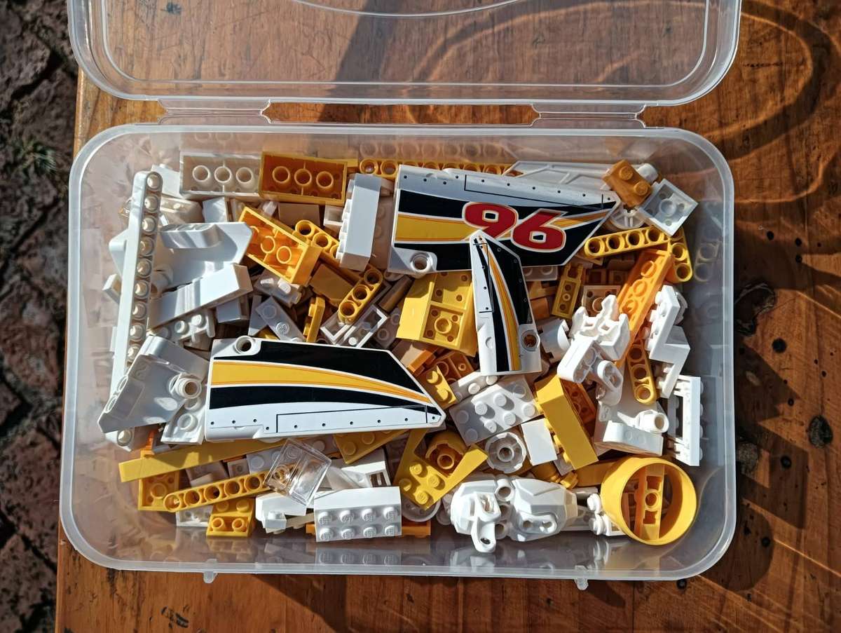 Lego 2.7kg Batch Colour Organised into Nice Plastic Containers with some Associated Booklets