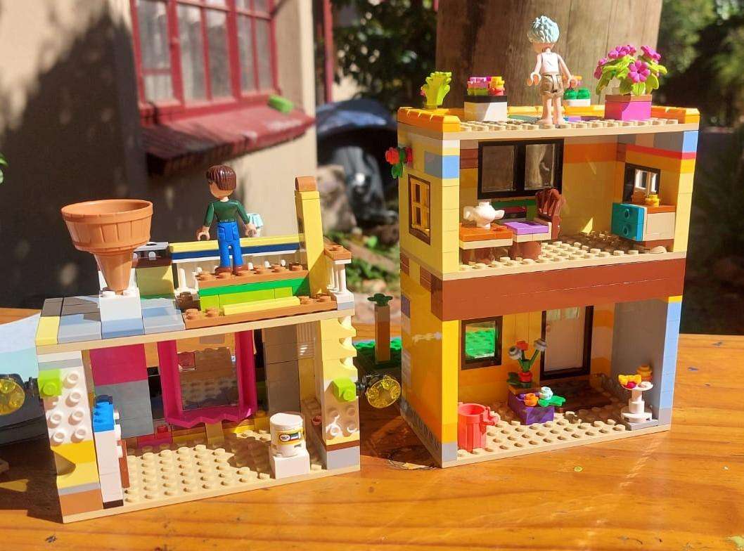 Lego Friends Downtown Flower and Design Store 41732 - Incomplete  4 Minifigures Included