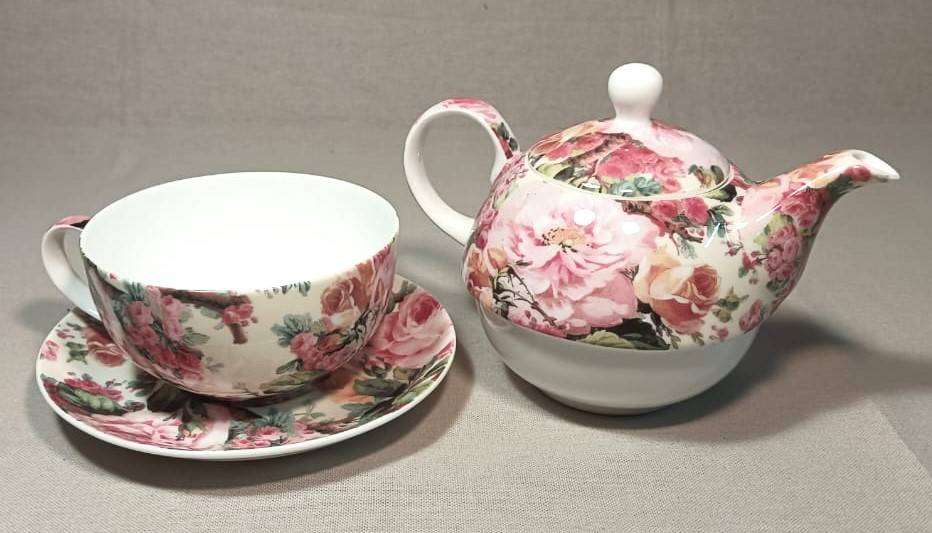 MAXWELL & WILLIAMS RAMBLING ROSE CHINTZ PATTERN 2002 TEASET FOR ONE IN GOOD CONDITION