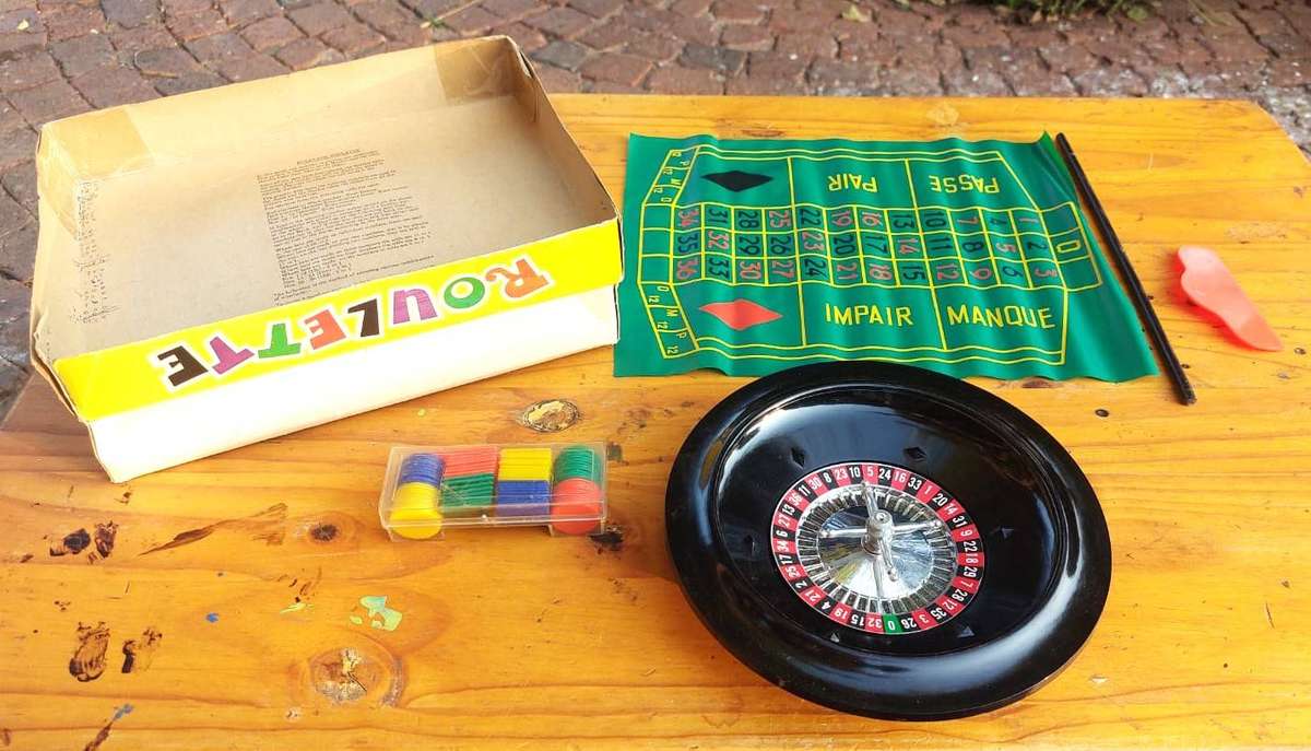 Vintage 1968 Merit Portable Roulette Game Complete  Have The Fun of a Casino in Your Home