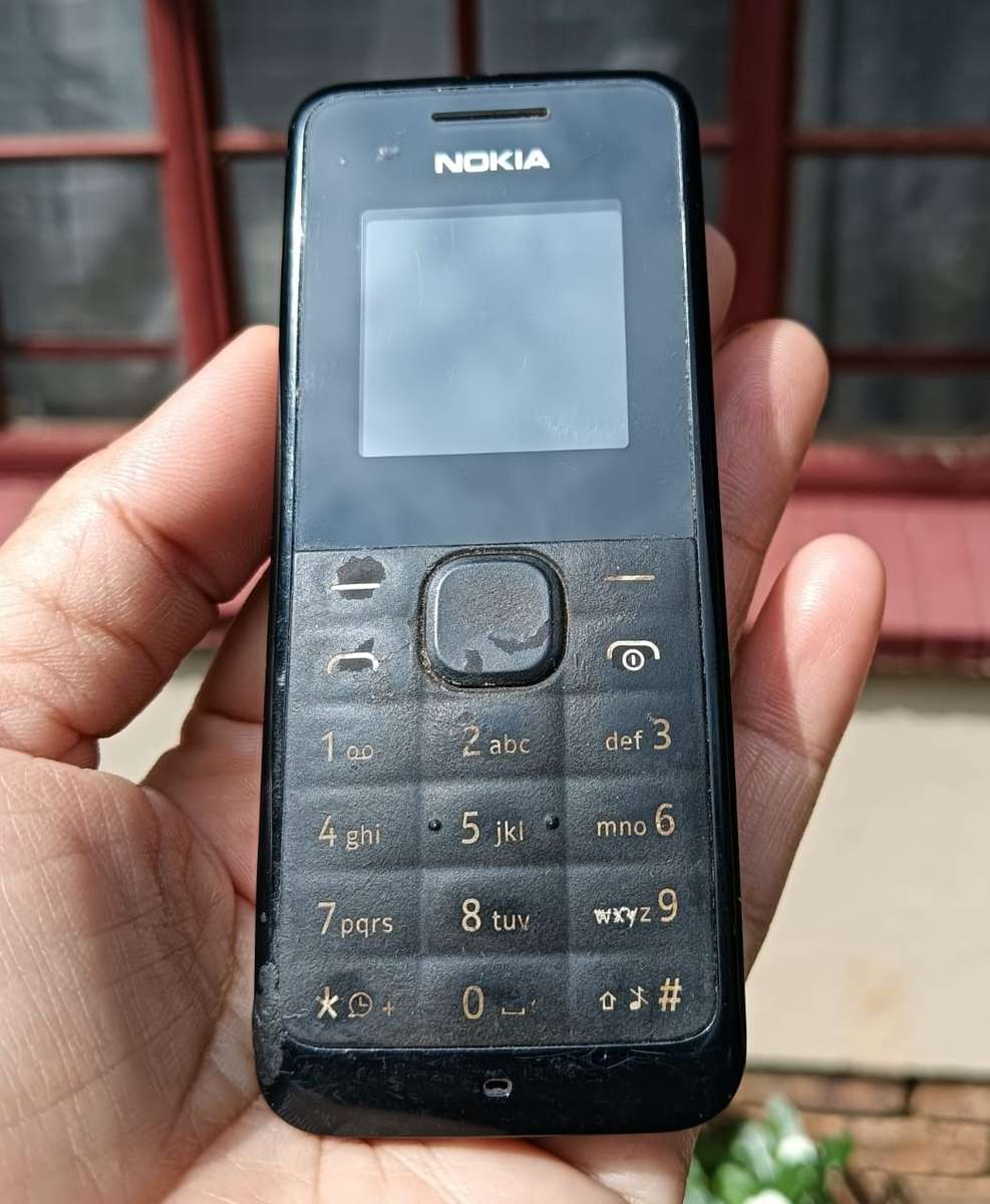 Nokia 105 Keypad Cellphone Working Battery Lasts a Month Charger Included