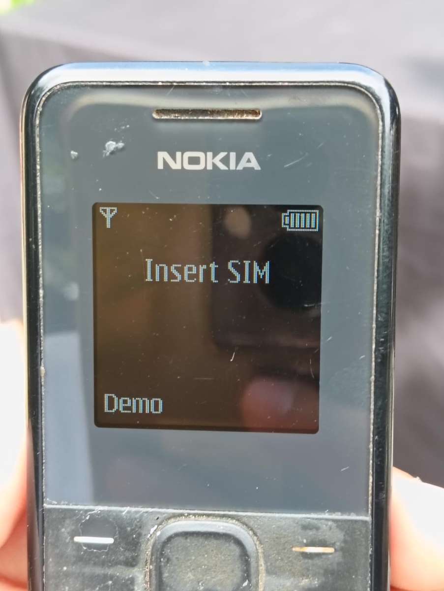 Nokia 105 Keypad Cellphone Working Battery Lasts a Month Charger Included