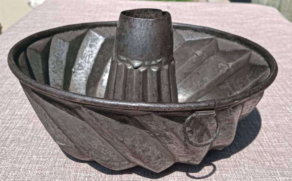 Pair of Antique Bundt Donut Shaped Cast Iron Cake Pans with Gate Marks