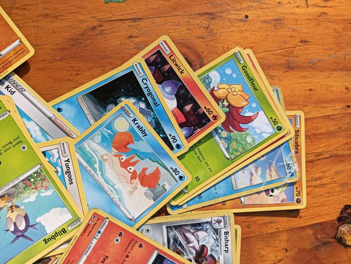 LARGE GROUP OF 77 ORIGINAL POKEMON CARDS - 2017 2018 2019 2020 Exspansion Packs