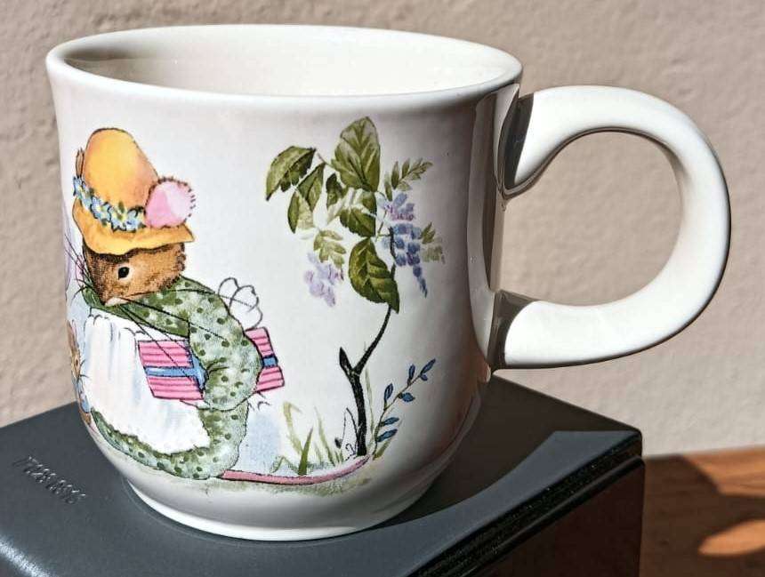 Mousykins Poole Pottery Mom and Baby with Balloon Mug Circa 1960s