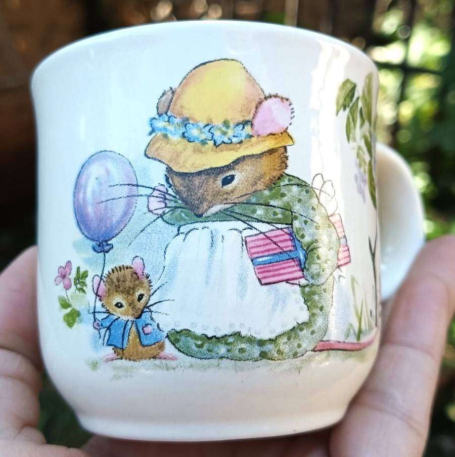 Mousykins Poole Pottery Mom and Baby with Balloon Mug Circa 1960s