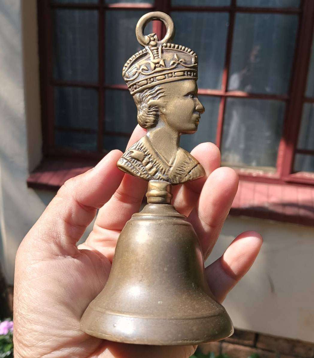Queen Elizabeth 2 Silver Jubilee 1977 Brass Bell with Clapper in Tact