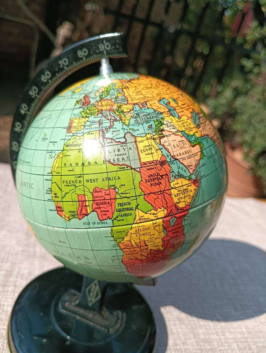 Rare 1940s Reliable Series Small Tin Globe Made in England Still In Very Good Condition