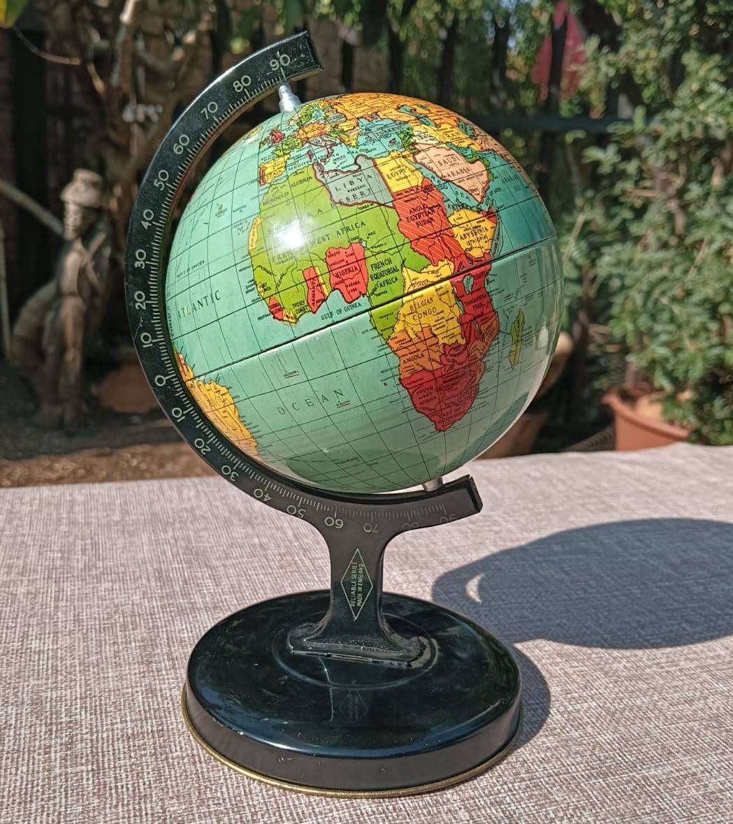 Rare 1940s Reliable Series Small Tin Globe Made in England Still In Very Good Condition