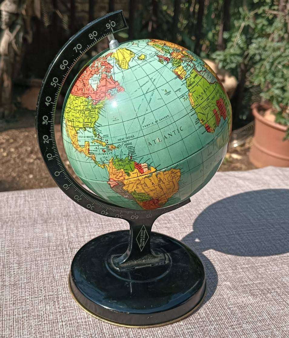 Rare 1940s Reliable Series Small Tin Globe Made in England Still In Very Good Condition