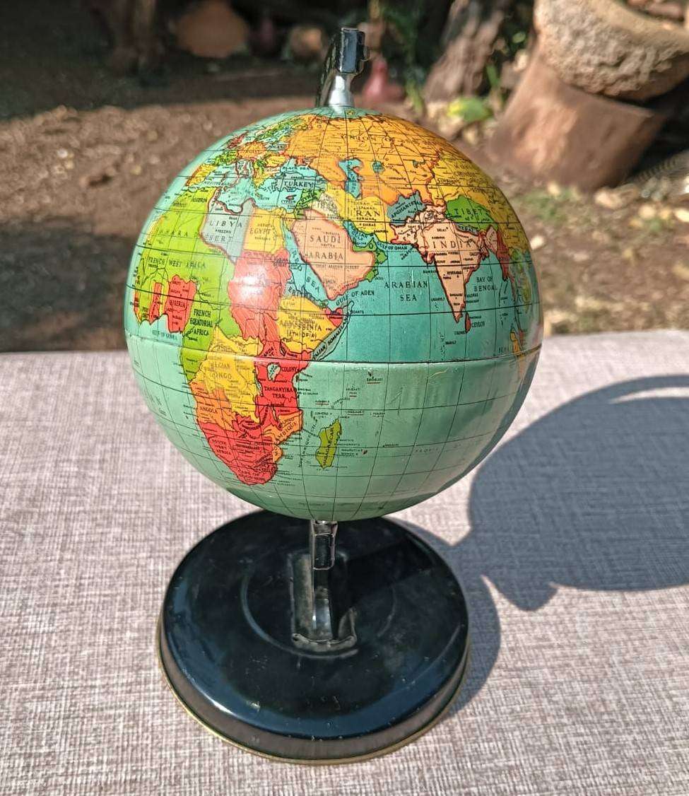 Rare 1940s Reliable Series Small Tin Globe Made in England Still In Very Good Condition