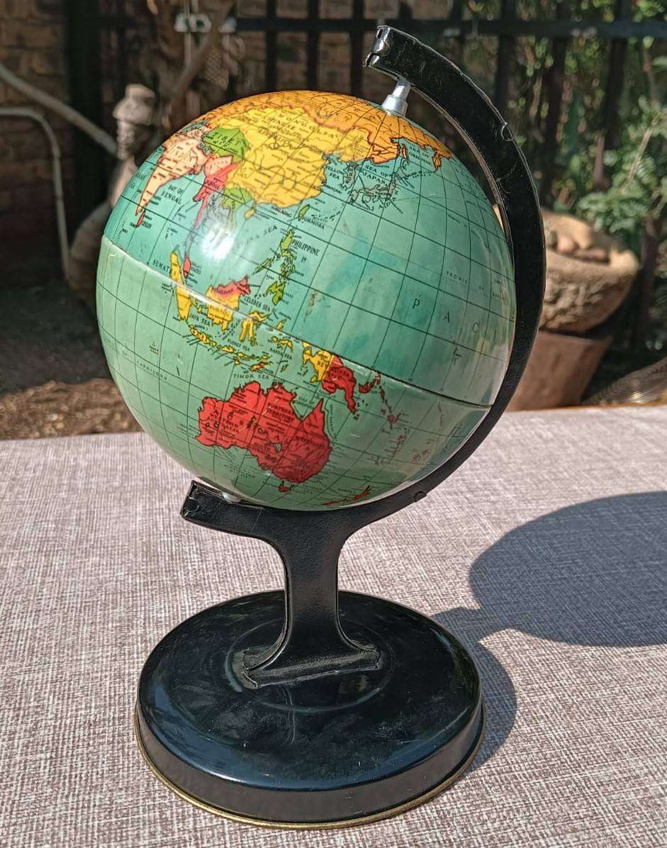 Rare 1940s Reliable Series Small Tin Globe Made in England Still In Very Good Condition