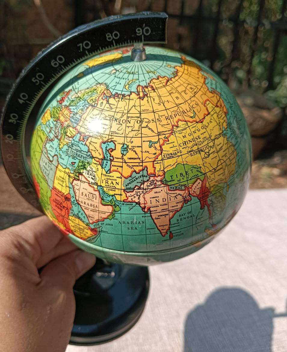 Rare 1940s Reliable Series Small Tin Globe Made in England Still In Very Good Condition