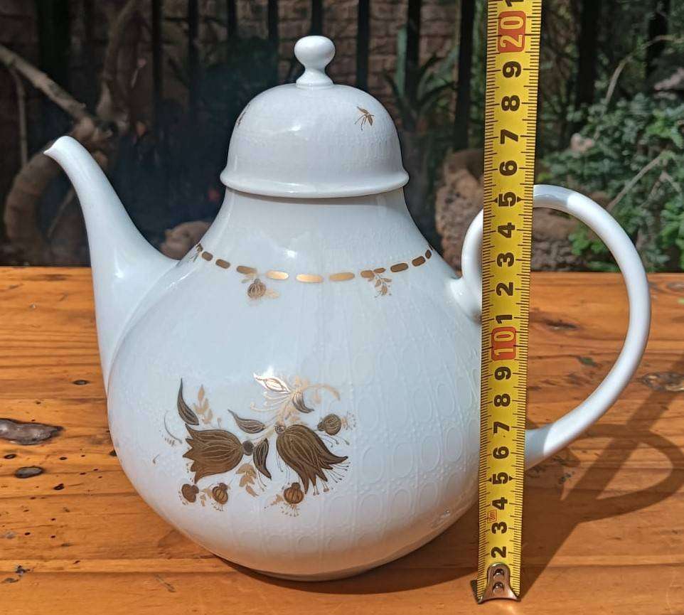 Bjorn Wiinblad Design! Rosenthal Bavaria Germany 1960s Romance Gold Teapot In very good Condition