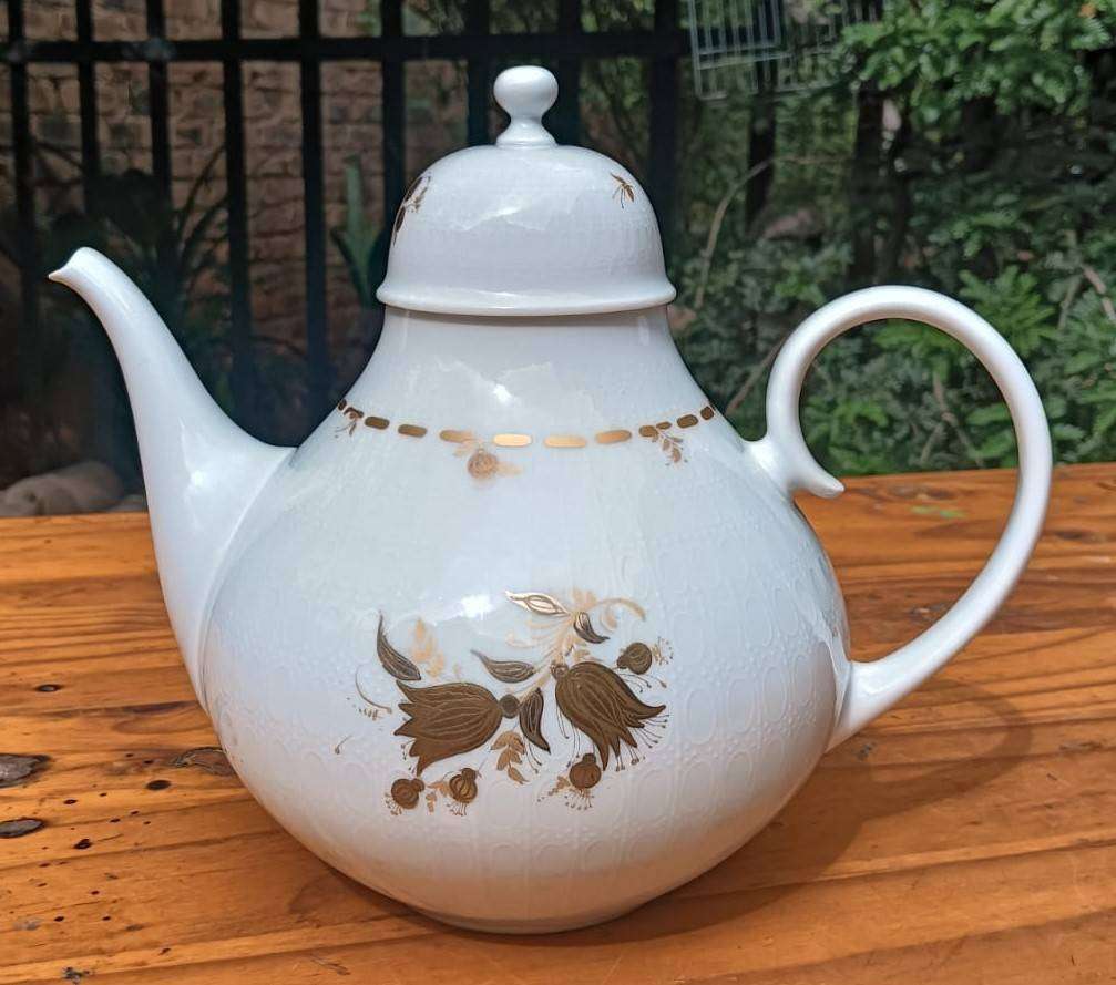Bjorn Wiinblad Design! Rosenthal Bavaria Germany 1960s Romance Gold Teapot In very good Condition