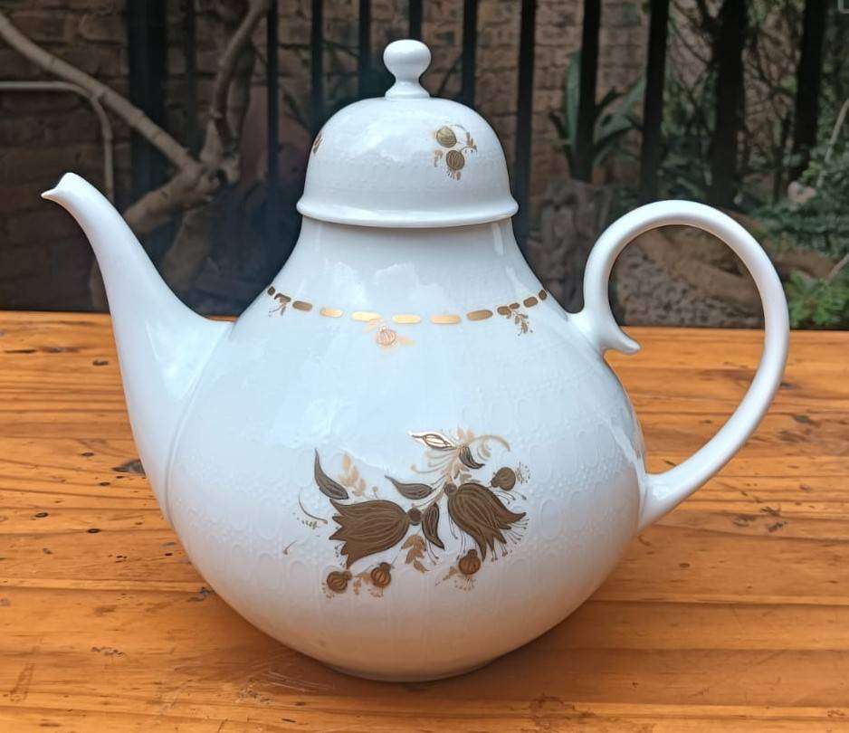 Bjorn Wiinblad Design! Rosenthal Bavaria Germany 1960s Romance Gold Teapot In very good Condition