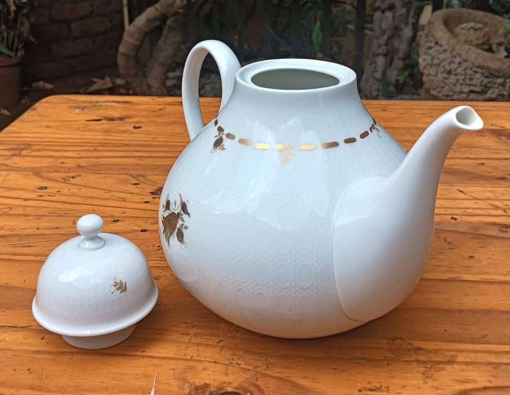 Bjorn Wiinblad Design! Rosenthal Bavaria Germany 1960s Romance Gold Teapot In very good Condition