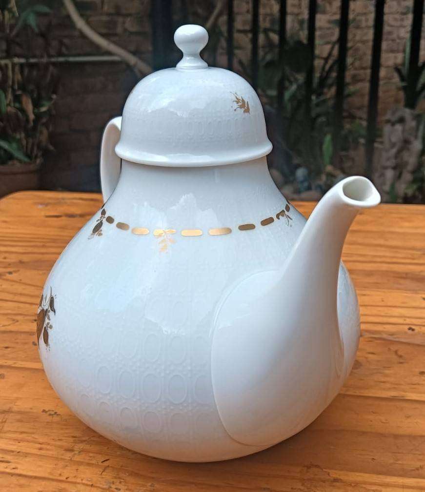Bjorn Wiinblad Design! Rosenthal Bavaria Germany 1960s Romance Gold Teapot In very good Condition