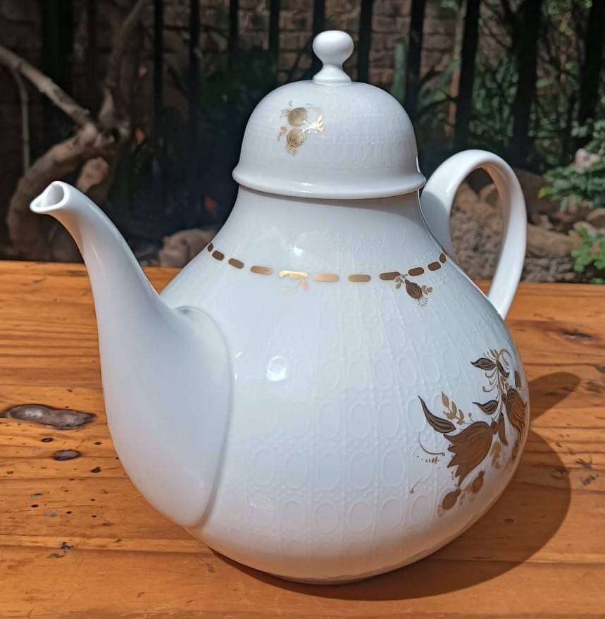 Bjorn Wiinblad Design! Rosenthal Bavaria Germany 1960s Romance Gold Teapot In very good Condition