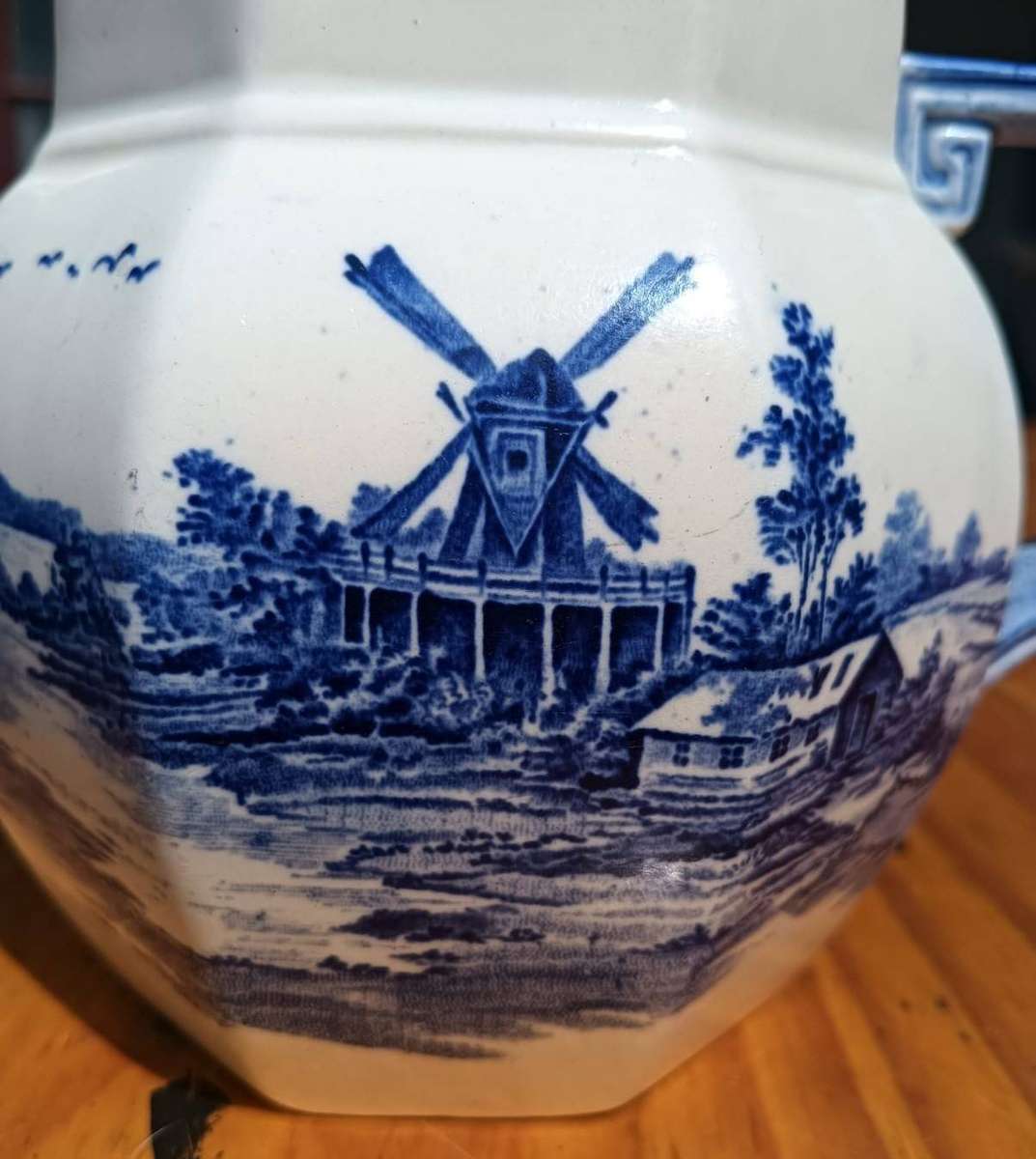 Antique 1920s Royal Doulton Blue and White Norfolk Pattern Octagonal Shaped Jug In Good Condition