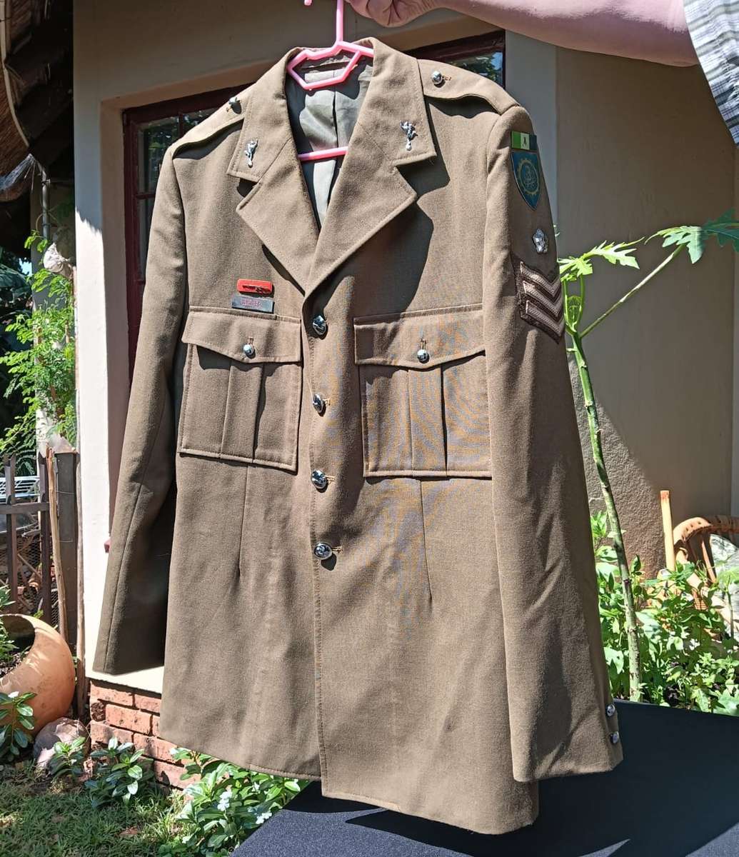 SADF 1980 SIGNALS CORPS STAFF SERGEANT JACKET SIZE L - IN GOOD CONDITION - ALL INSIGNIA AND BUTTONS