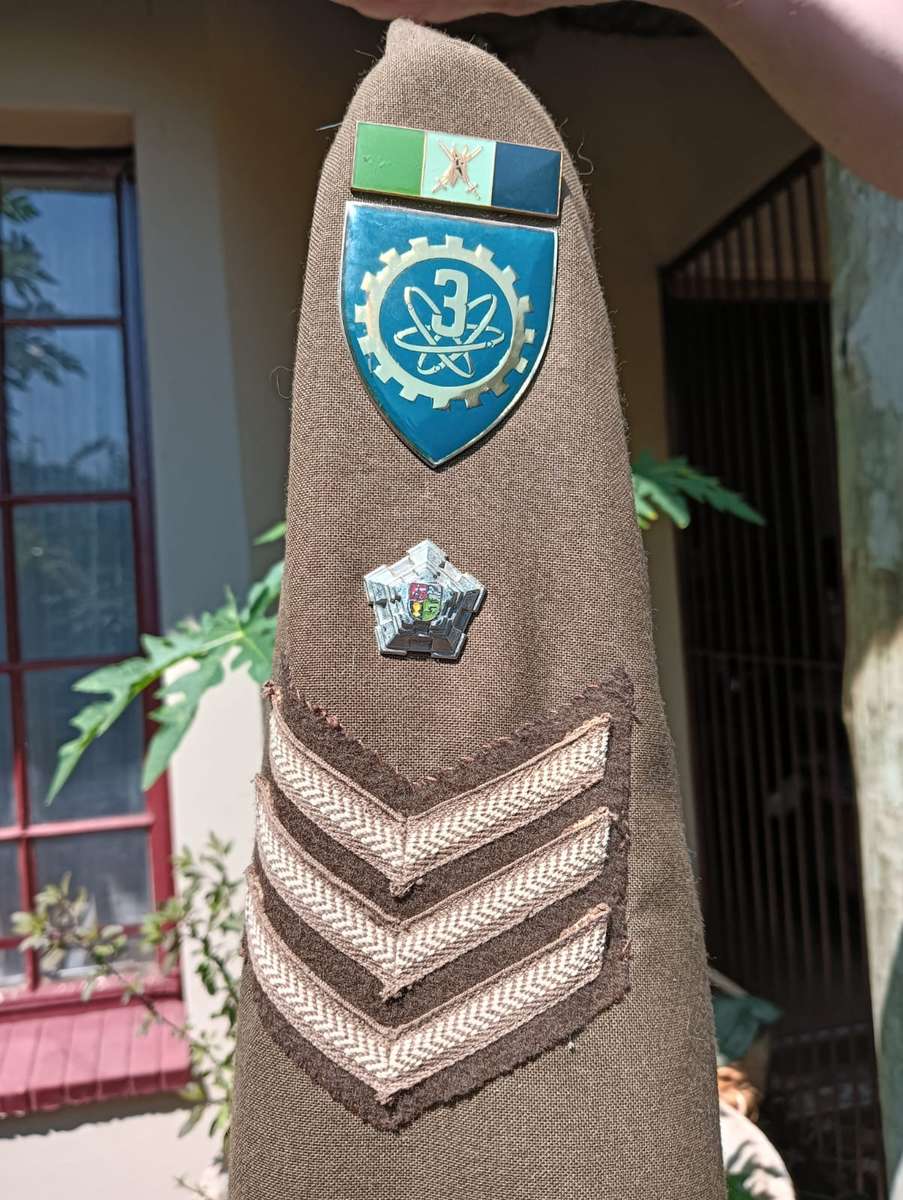 SADF 1980 SIGNALS CORPS STAFF SERGEANT JACKET SIZE L - IN GOOD CONDITION - ALL INSIGNIA AND BUTTONS