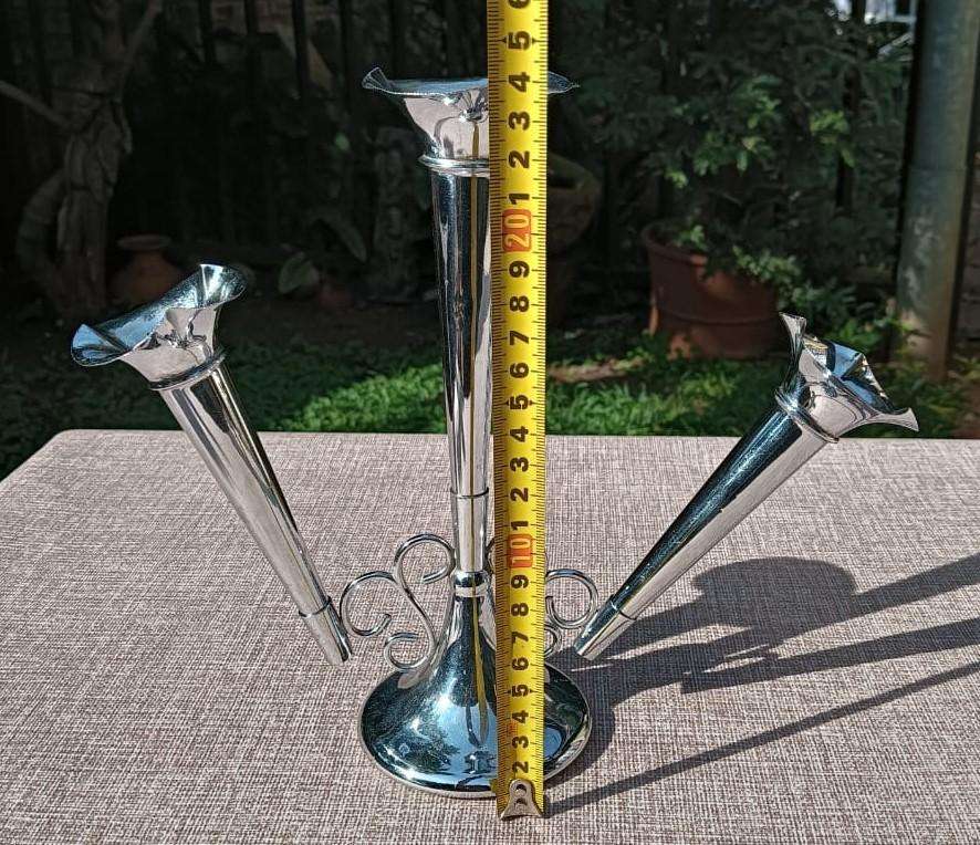 Vintage 3 Horn Floral Silverplated Epergne Dining Table Centerpiece In Good Condition