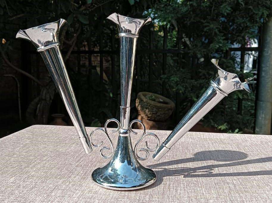 Vintage 3 Horn Floral Silverplated Epergne Dining Table Centerpiece In Good Condition