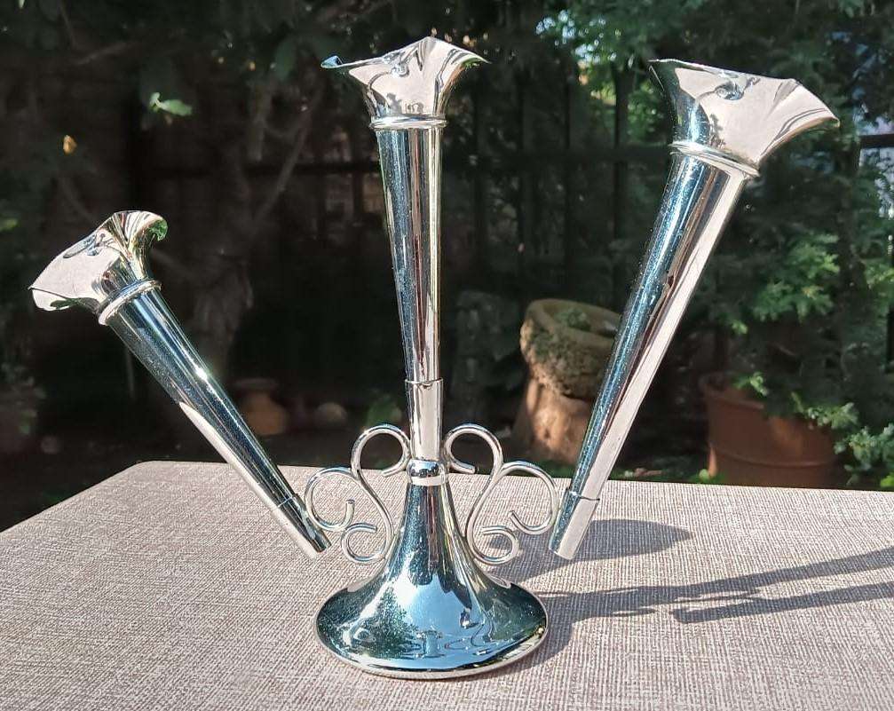 Vintage 3 Horn Floral Silverplated Epergne Dining Table Centerpiece In Good Condition