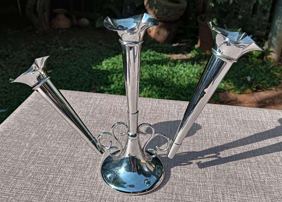 Vintage 3 Horn Floral Silverplated Epergne Dining Table Centerpiece In Good Condition