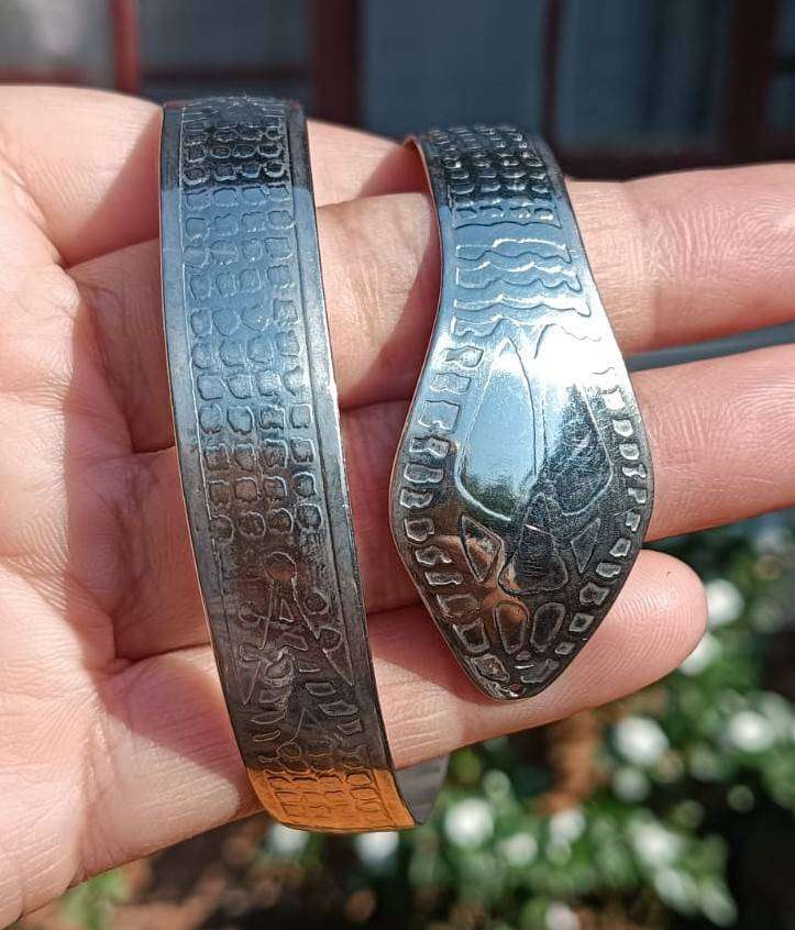 Cobra Snake Coil Bangle with Beautiful Skin Pattern Design