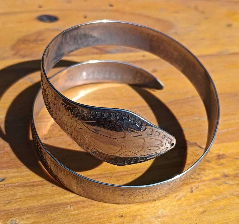 Cobra Snake Coil Bangle with Beautiful Skin Pattern Design