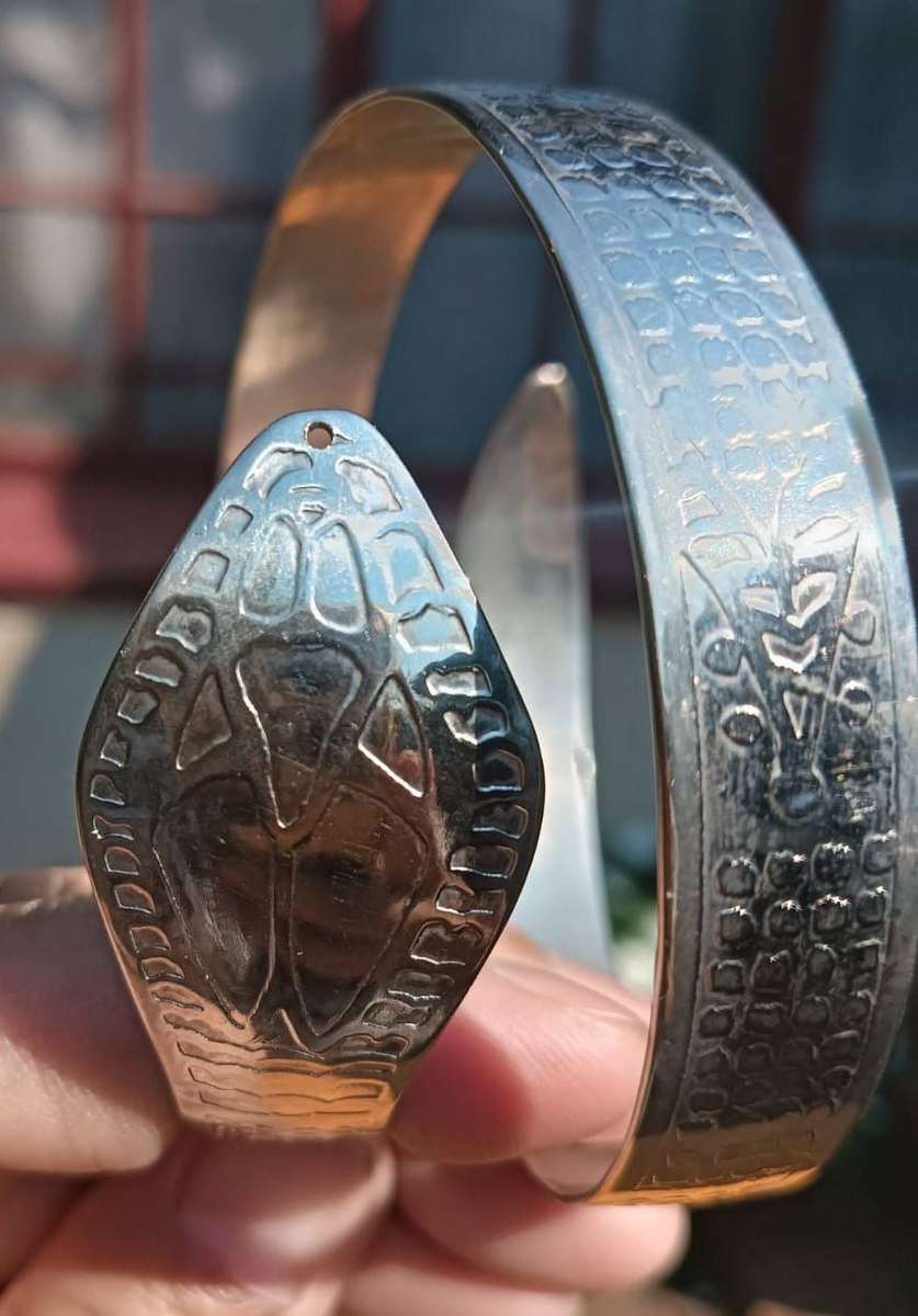 Cobra Snake Coil Bangle with Beautiful Skin Pattern Design