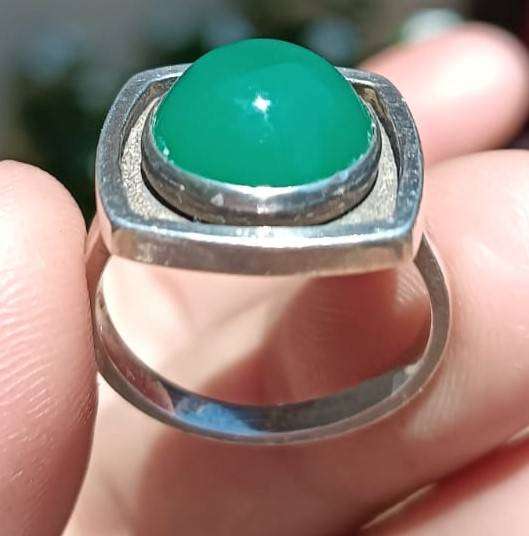 Sterling Silver Turkoois Green Chrysoprase (form of quartz) Cabochon Shaped Ring Inner Cir 17mm