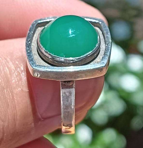 Sterling Silver Turkoois Green Chrysoprase (form of quartz) Cabochon Shaped Ring Inner Cir 17mm