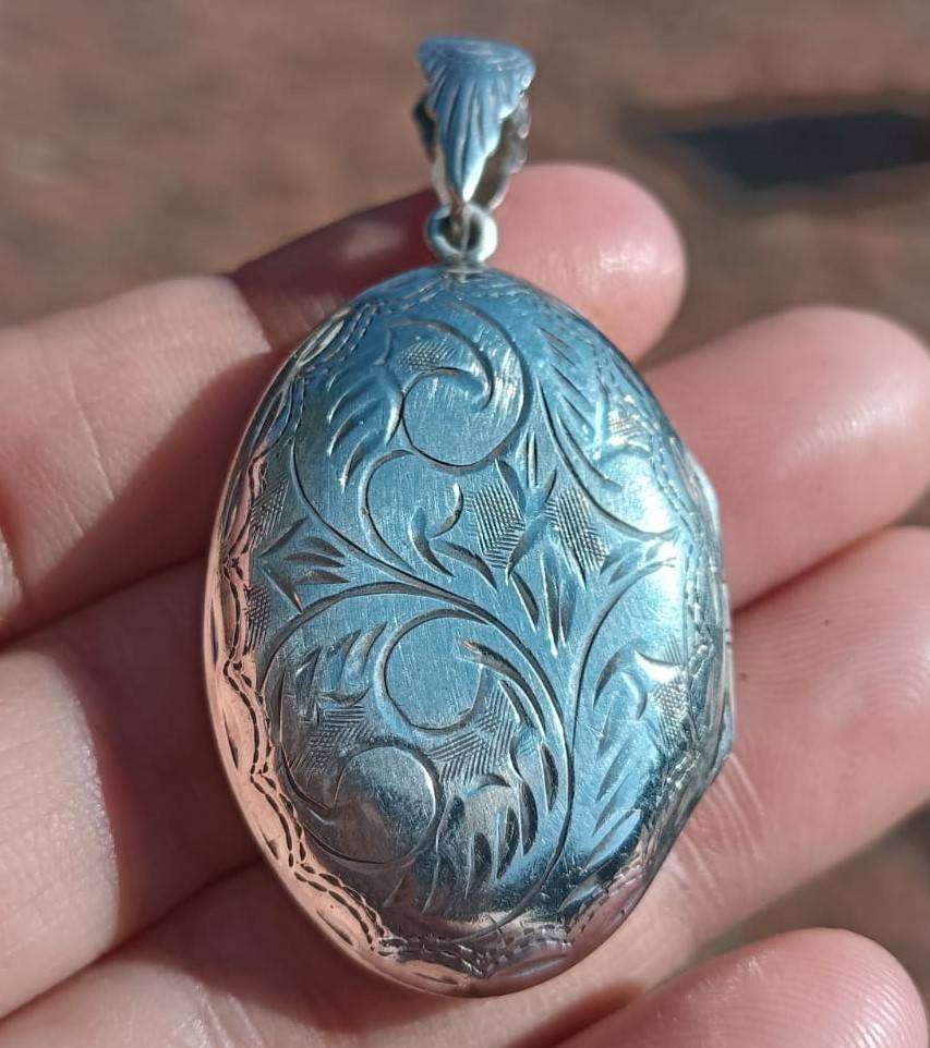 Sterling Silver Hinged Photo Locket Pendant with Floral Engravings 12.74g