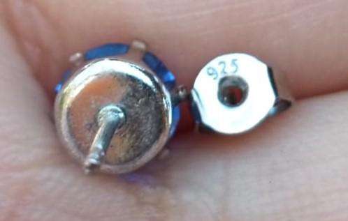 Stylish Pair of Sterling Silver and Round Blue Rhinestone Stud Earrings 1.0g