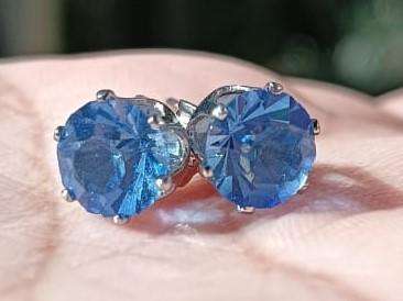 Stylish Pair of Sterling Silver and Round Blue Rhinestone Stud Earrings 1.0g