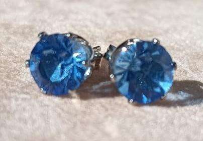 Stylish Pair of Sterling Silver and Round Blue Rhinestone Stud Earrings 1.0g