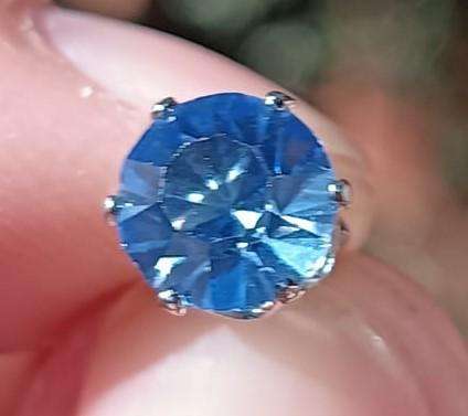 Stylish Pair of Sterling Silver and Round Blue Rhinestone Stud Earrings 1.0g