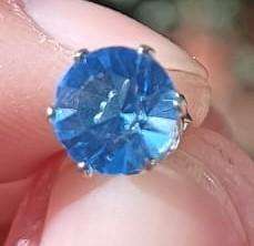 Stylish Pair of Sterling Silver and Round Blue Rhinestone Stud Earrings 1.0g