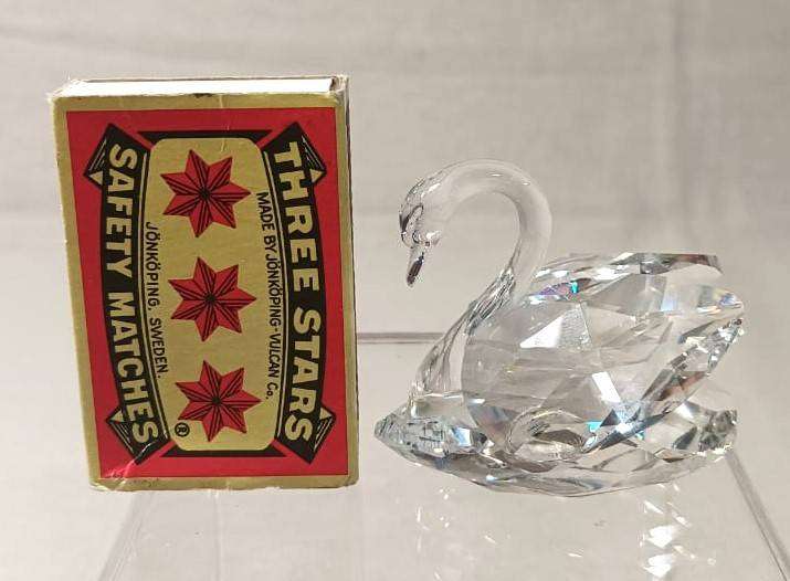GRACEFUL SWAROVSKI CLEAR CHRYSTAL SWAN WITH SWAROVSKI VINTAGE (CIRCA 1976-1988) S IN C SQUARE LOGO