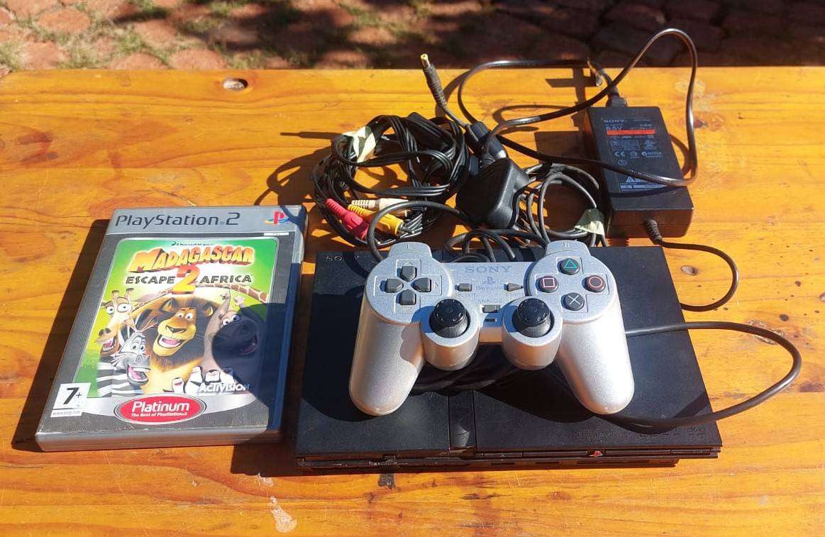 PS 2 Slim SCPH-75004 Console with Dual Shock Controller  Madagascar Game - Tested and Working Well!